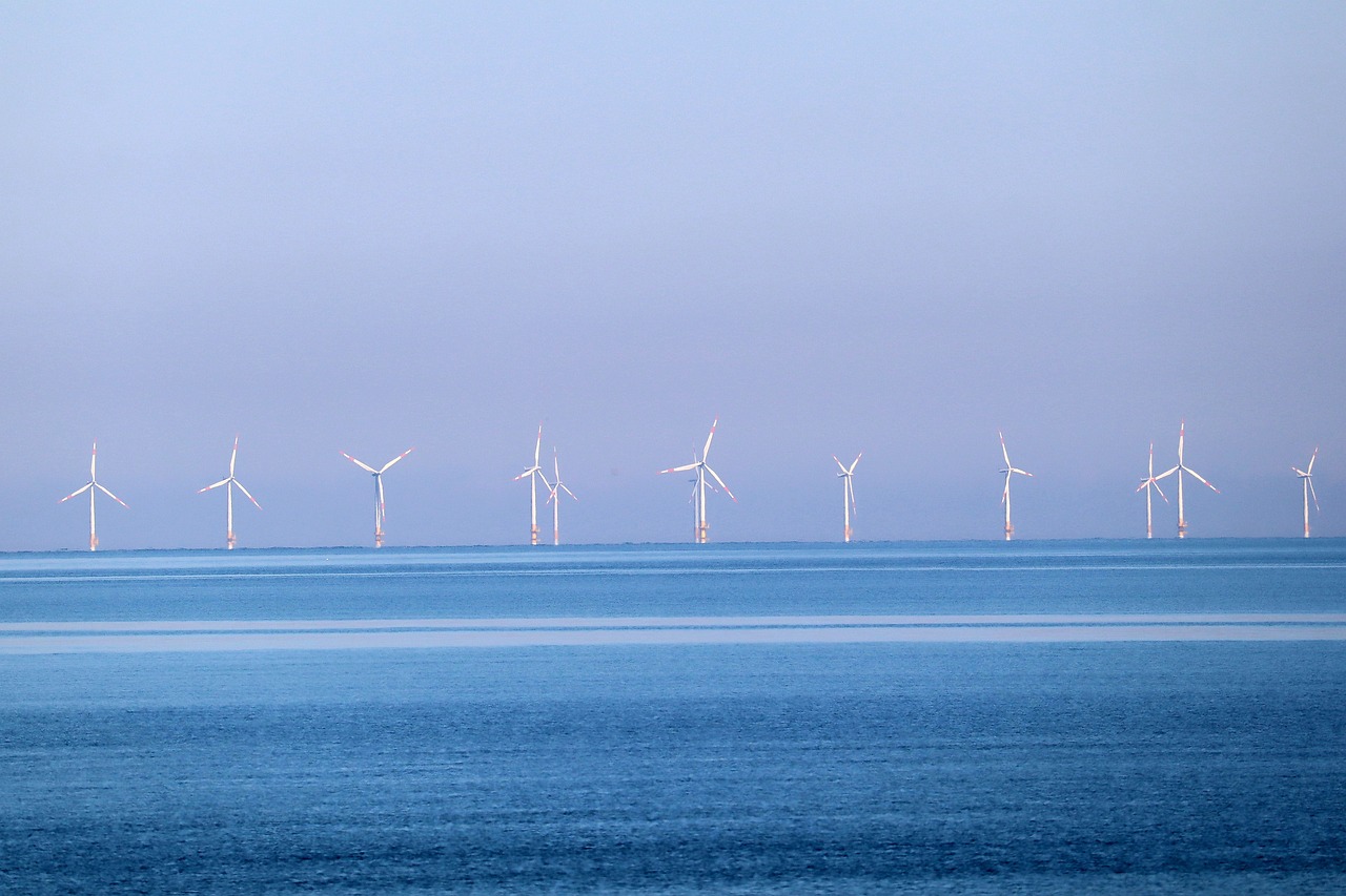 découvrez l'impact des parcs éoliens offshore sur la transition énergétique. ces installations maritimes innovantes produisent de l'électricité propre et renouvelable, contribuant à la durabilité et à la protection de notre environnement.